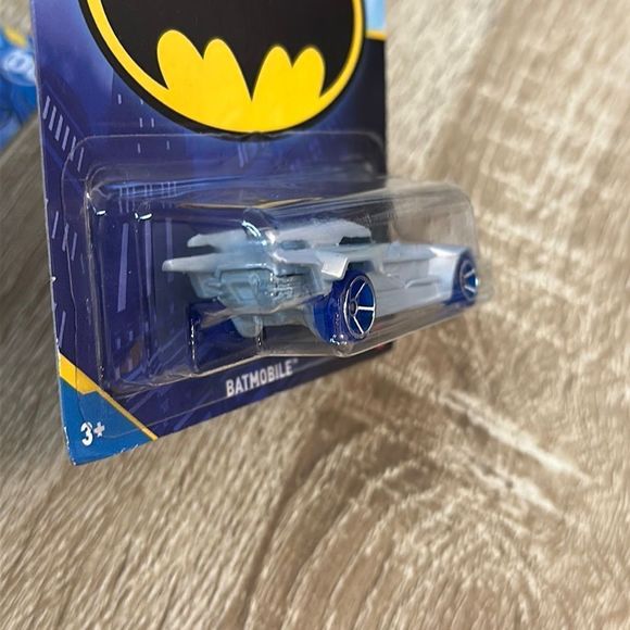 Hot Wheels - 2x Batmobiles ”Batman 6/20 & 7/20” - Picture 6 of 12